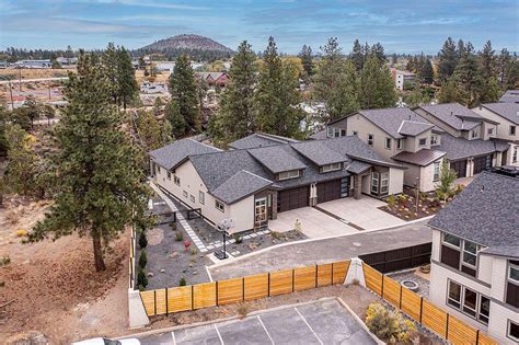 2630 NW Rippling River Ct, Bend, OR 97703 .